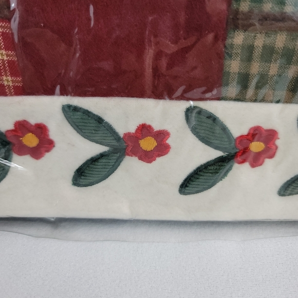 Jim Shore 4003304 Nativity Scene Pillow - Picture 3 of 14